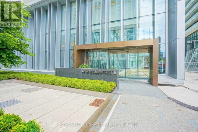 Building Photo - 42 Charles St E