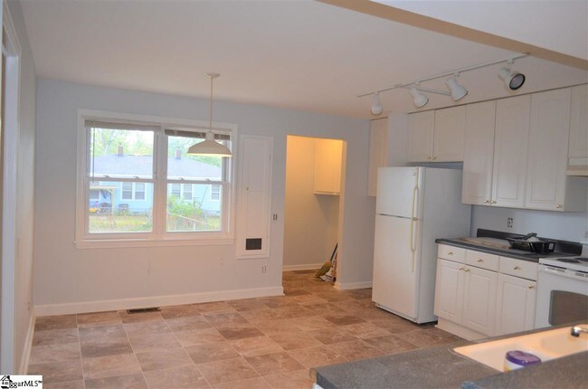 Building Photo - 104 Pleasant Dr