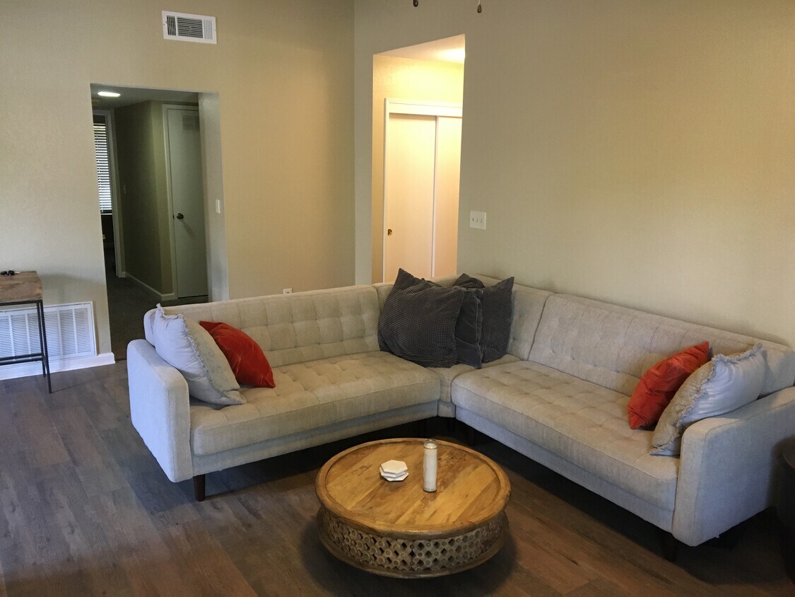 5333 Primrose Dr Unit 8B, Fair Oaks, CA 95628 Condo for Rent in Fair Oaks, CA