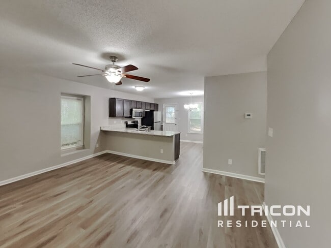 Foto del edificio - 1413 Amber Acres Ln
