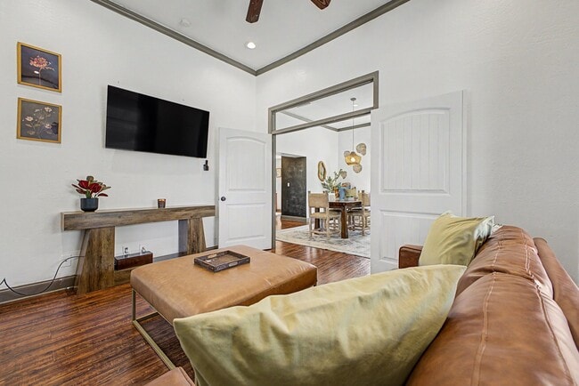 Photo - 1150 E Pierce St Apartment