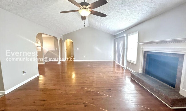 Foto del edificio - 460 Ward Rd