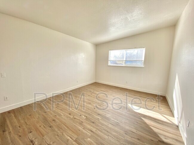 Foto del edificio - 1670 Glenrose Ave