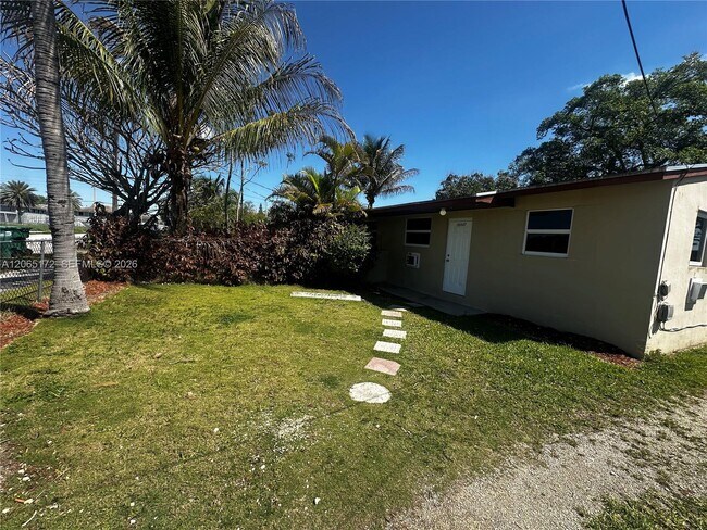 Building Photo - 26447 SW 139th Ave