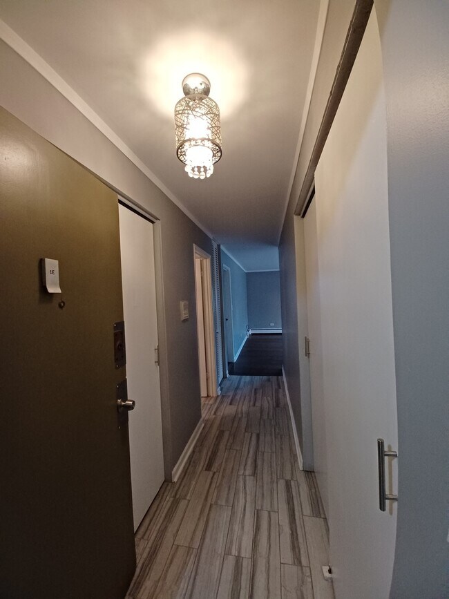 Foto del edificio - 2405 W Balmoral Ave