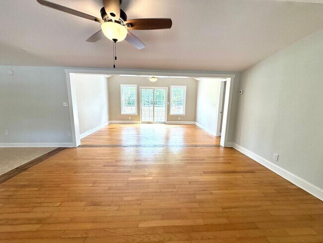 Foto del edificio - A must see country home 15 minutes to the ...