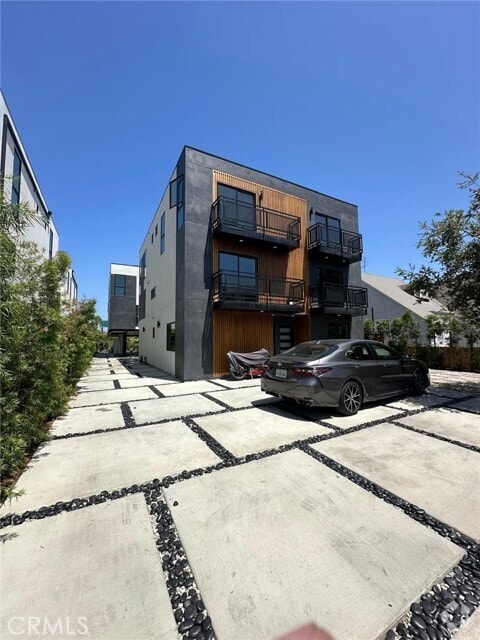 Building Photo - 656 Mariposa Ave