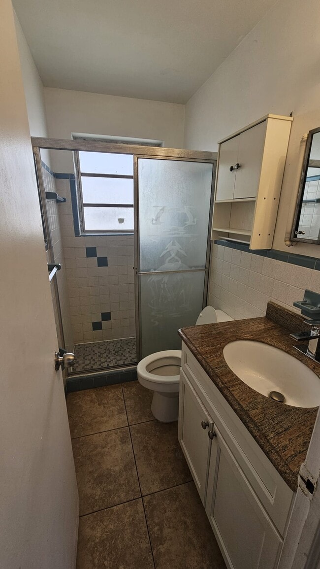 Building Photo - 1723 Plunkett St