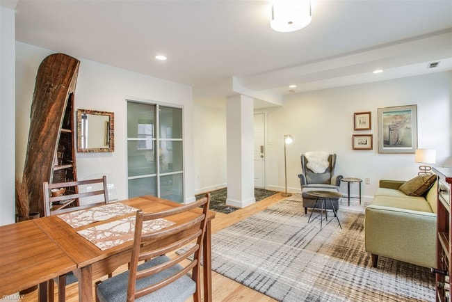 Building Photo - 2 br, 1 bath Condo - 1428 Chapin St NW