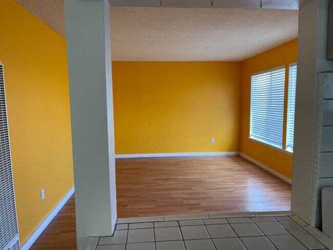 Building Photo - No Carpet!! Huge Yard! Extra Parking