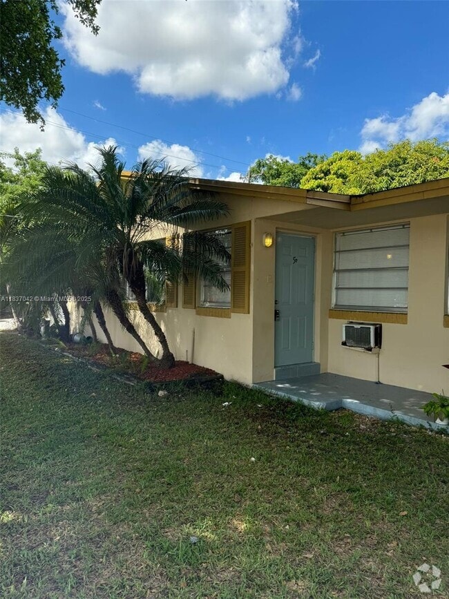 Building Photo - 2700 SW 62nd Ave