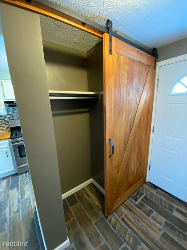 Building Photo - 2 br, 1.5 bath Townhome - 331 Redrome Cir W