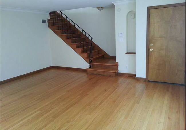 Photo - 558-560 S 34th St Apartment