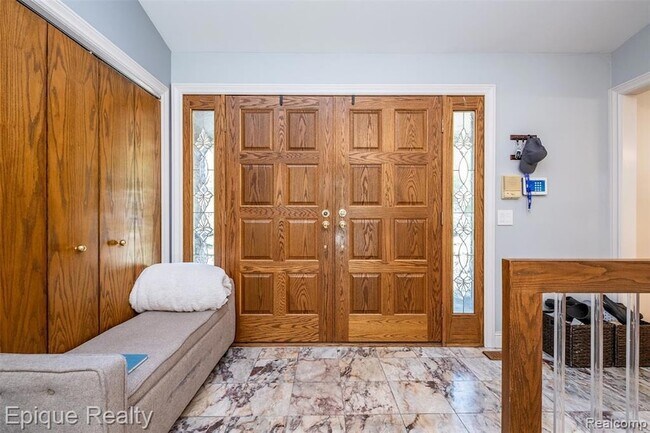 Foto del edificio - 135 W Hickory Grove Rd