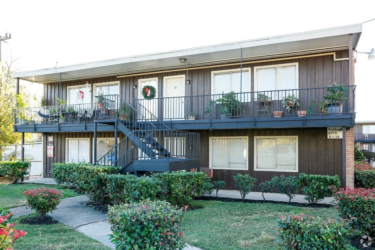 Skylane Downtown Apartments in Houston, TX