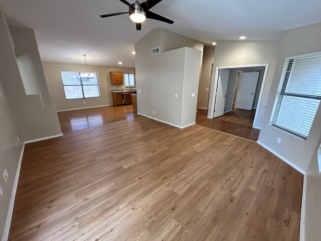 Building Photo - Single Story *NEW* Paint + *NEW* Flooring ...