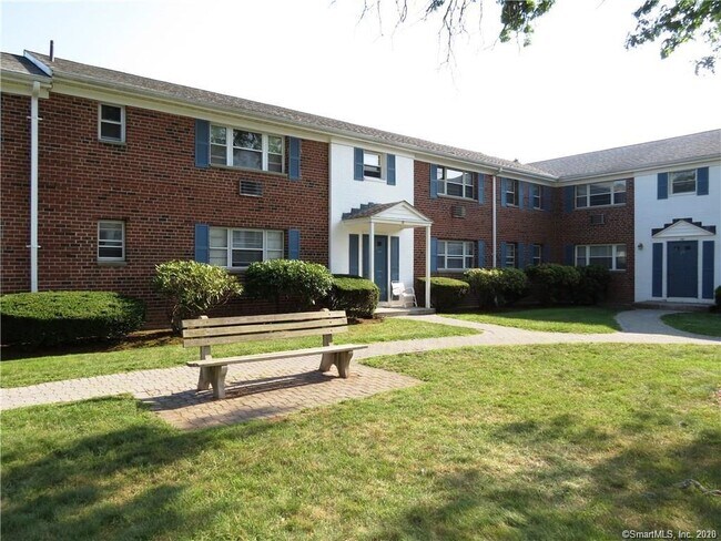 Building Photo - 18 Colonial Dr