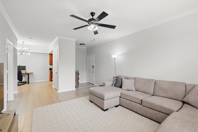 Building Photo - 2255 Braeswood Park Dr