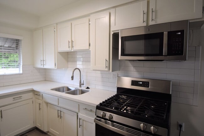Building Photo - 5117 Laurel Canyon Blvd