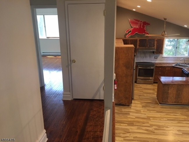 Building Photo - 265 Lake Shore N