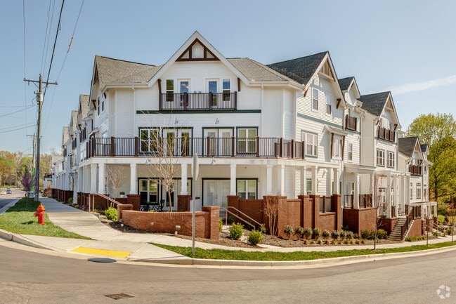 Building Photo - Heritage East Apartments