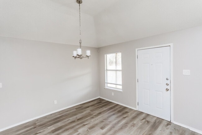 Building Photo - 5122 Eastcreek Dr