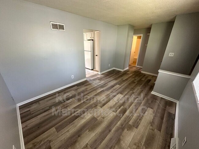 Foto del edificio - 7233 Gilmore Ave