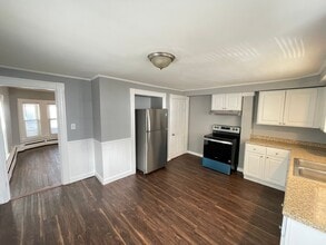 Building Photo - 114 S Jewett St