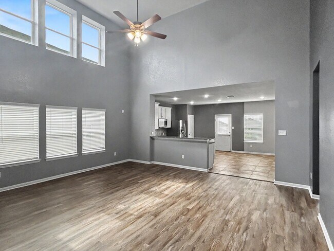 Building Photo - Spacious 4-Bedroom w/ Loft - Far West San Antonio