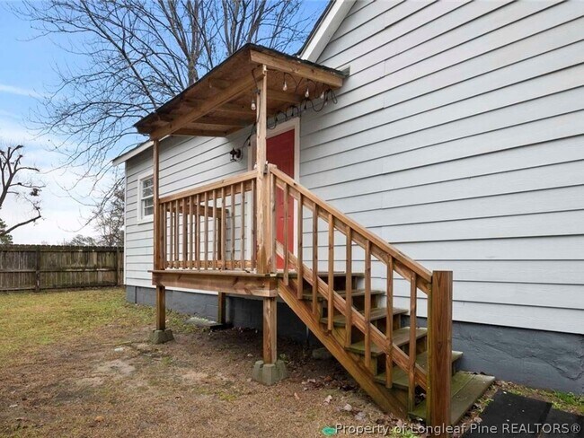 Building Photo - 3 Bedroom Single Family Home in Fayetteville