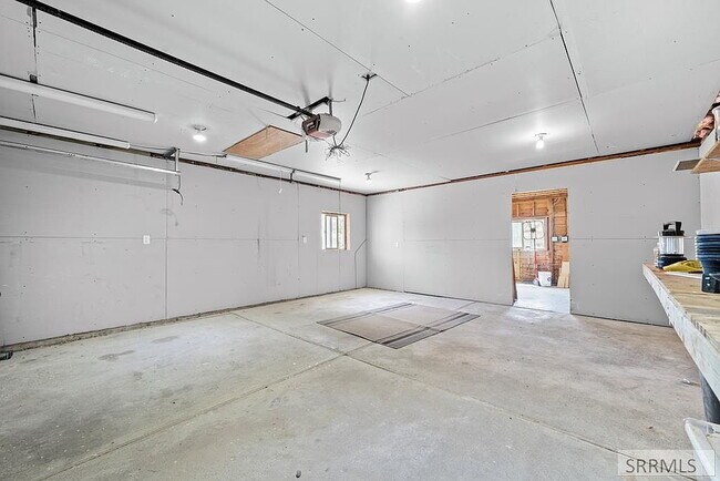 Building Photo - Single Family Home For Rent