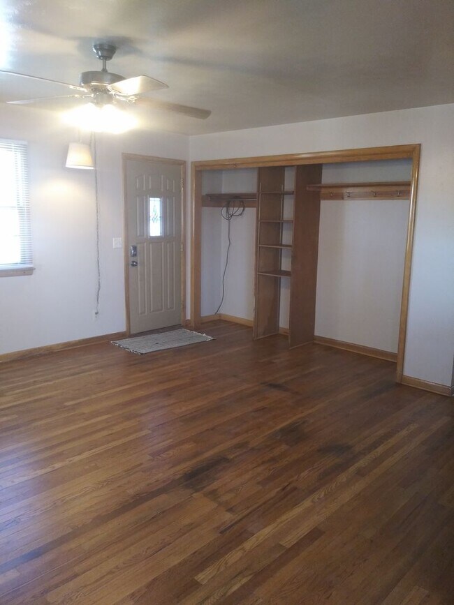 Building Photo - r211LBP