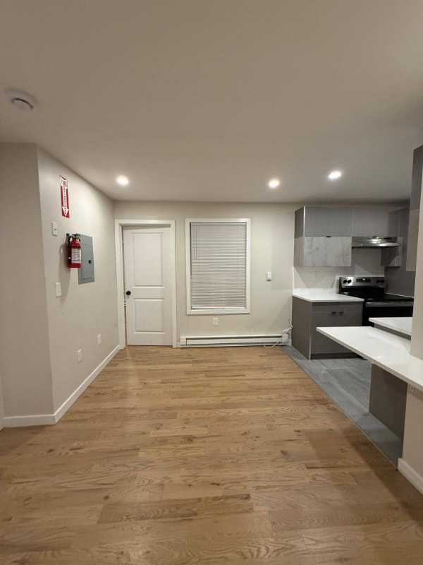 Building Photo - 356 S 6th St