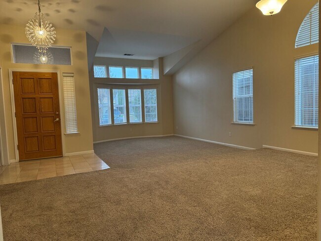 Building Photo - Beautiful Single Story Folsom home