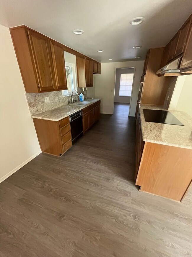 Building Photo - Single Family Home