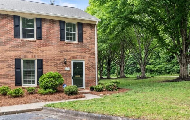 Building Photo - 3905 Valley Ct