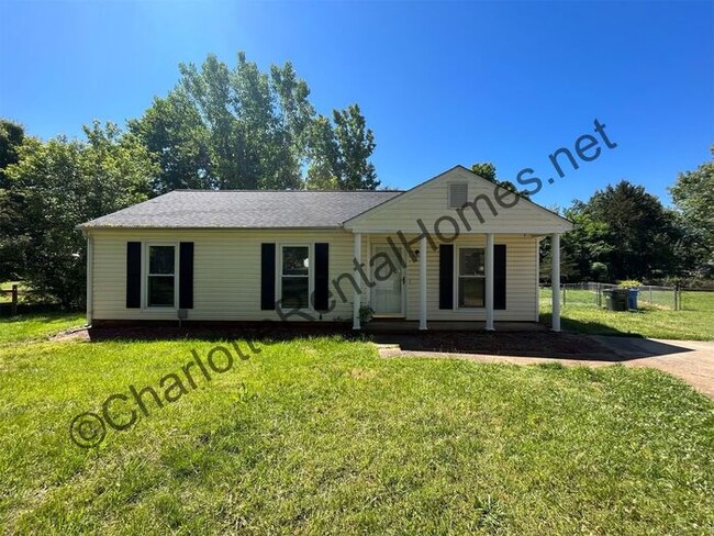 Building Photo - Nice 3 bedroom 1.5 bathroom home in Mint Hill
