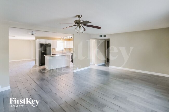 Foto del edificio - 9214 N 36th Dr