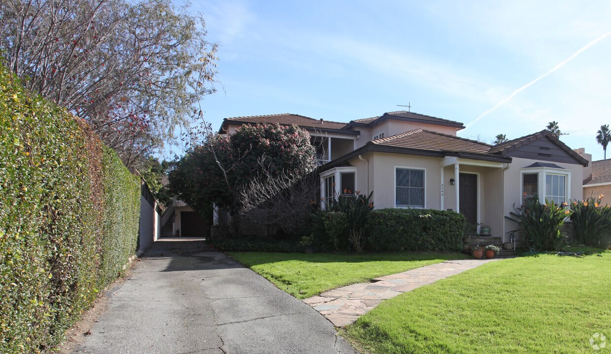 Building Photo - 804 Arroyo Dr