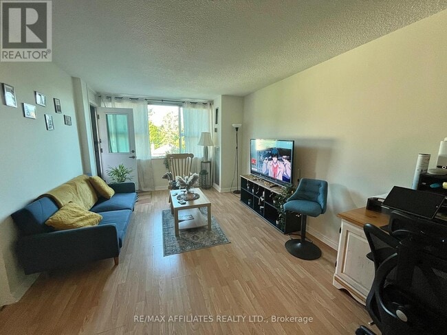 Building Photo - 555-555 Brittany Dr