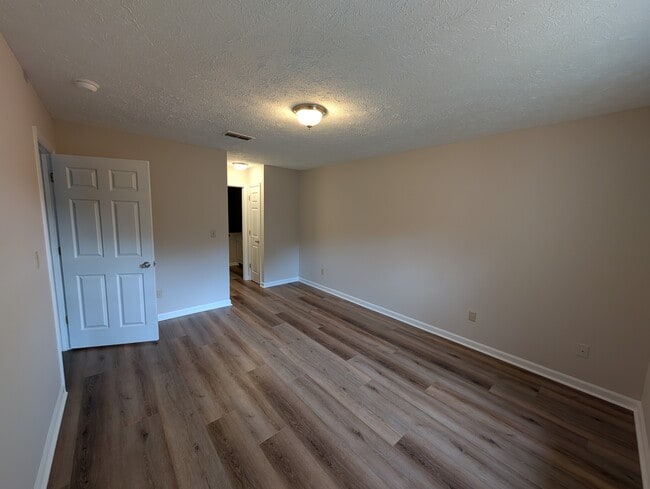 Building Photo - 124 Pepper Grove Dr