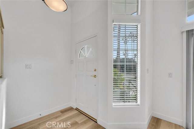 Building Photo - 200 N Catalina Ave