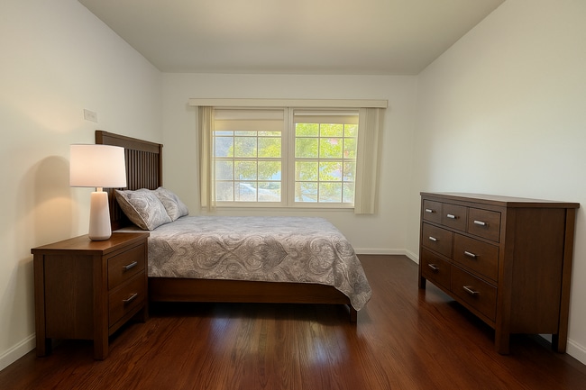 Cama 2 - 13900 Burbank Blvd