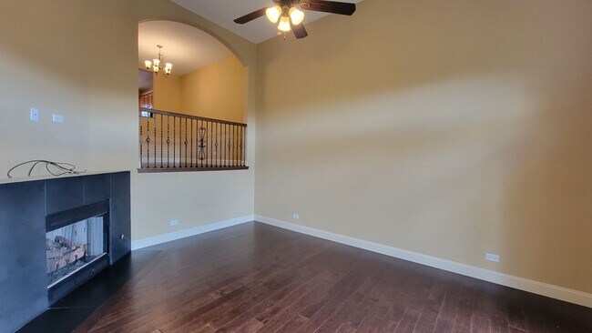 Foto del edificio - STUNNING LUXURY TOWNHOME 3 BEDROOM, 2 FULL...