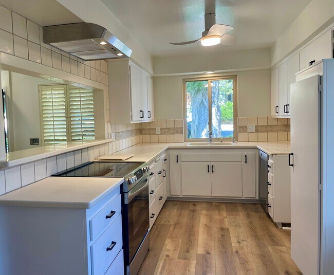 Building Photo - Upper East/Mission Area 3 Bedroom Home - Available Mid-August