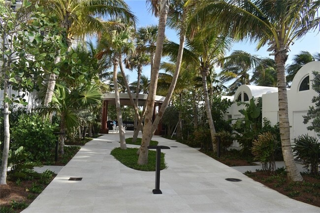 Foto del edificio - 6365 Collins Ave