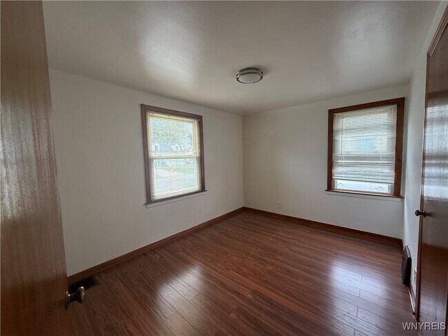 Foto del edificio - 246 Crisfield Ave