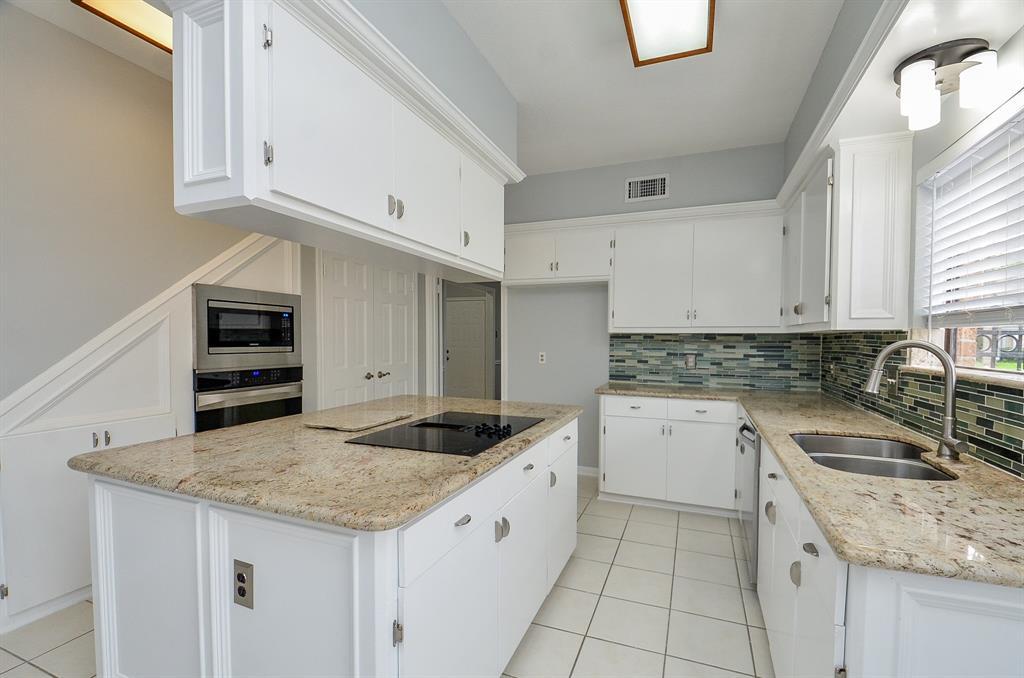 Primary Photo - 18234 Oakhampton Dr