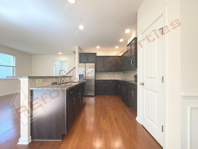 Foto del edificio - Beautiful 3 Bedroom 2 Car Garage End unit in Manchester Park, Morrisville,  Available May 7th!