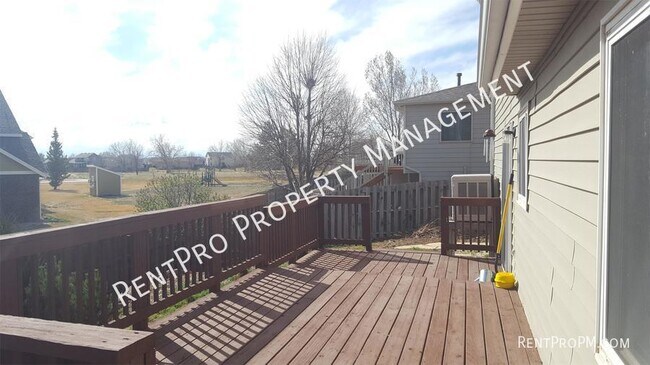Building Photo - 739 Ponderosa Dr